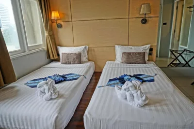 Camera Standard Doppia con Letti Singoli — Montree Phuket Hotel